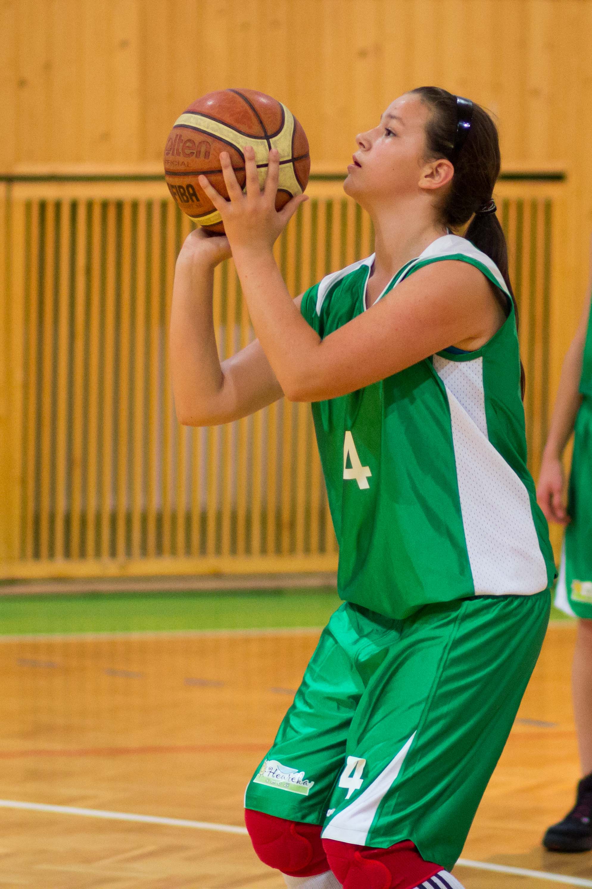 bk-zvolen-handlova-ziacky-2012-basketbal-19
