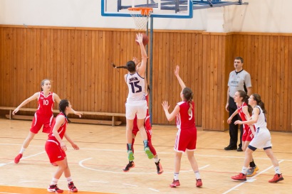 basketbalový zápas dievčat športová hala Zvolen - Západ