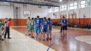 basketbalový zápas chlapcov v športovej hale zvolene